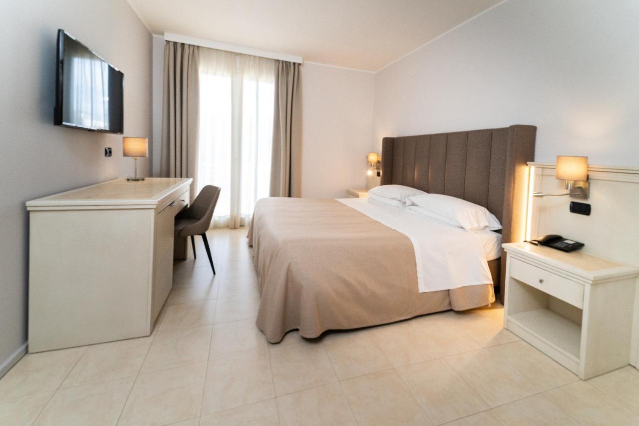 Hotel Falli ปอร์โตเชซาเรโอ ภายนอก รูปภาพ