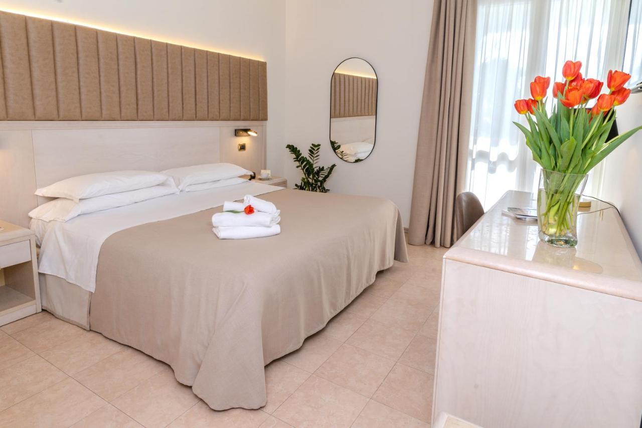 Hotel Falli ปอร์โตเชซาเรโอ ภายนอก รูปภาพ