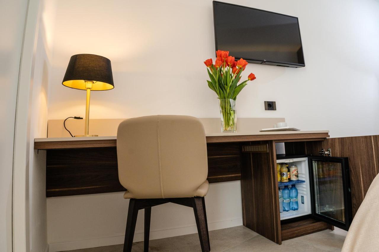 Hotel Falli ปอร์โตเชซาเรโอ ภายนอก รูปภาพ