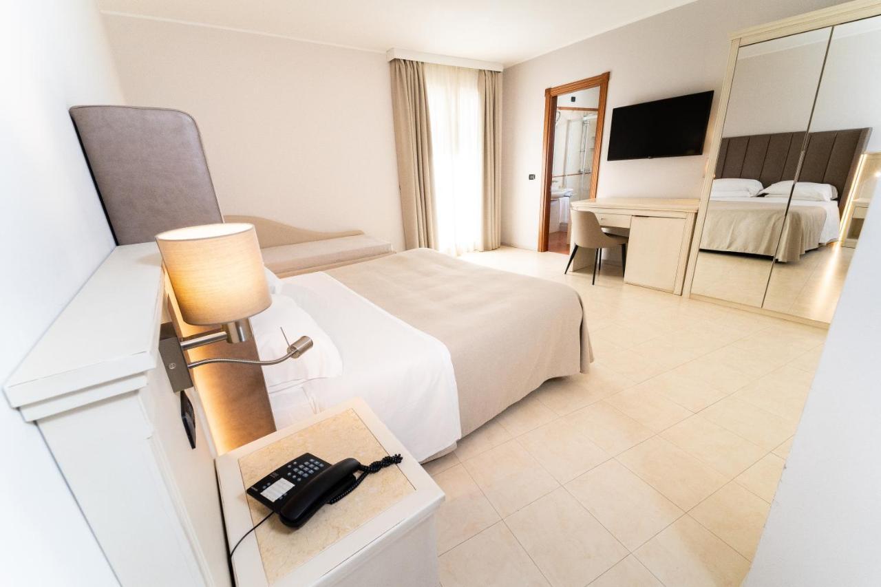 Hotel Falli ปอร์โตเชซาเรโอ ภายนอก รูปภาพ